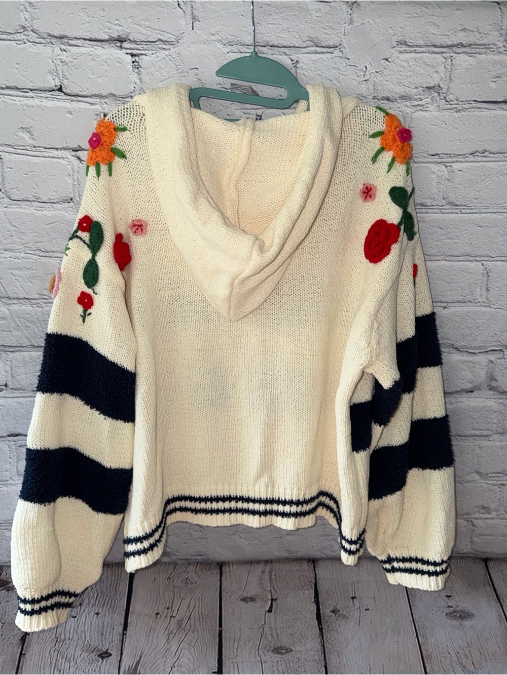 POL Cream & Navy Chenille Floral Embroidered Lounge Set Size Small - Picture 3 of 7